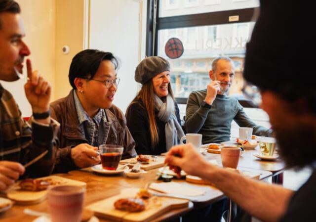 Amsterdam Morning Food Tour & Stroopwafel Workshop, Amsterdam