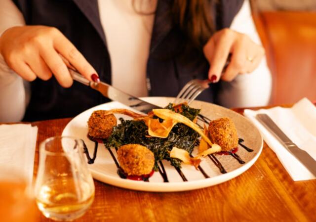 Eating Edinburgh: Old Town Food Tour with Drinks, Edinburgh
