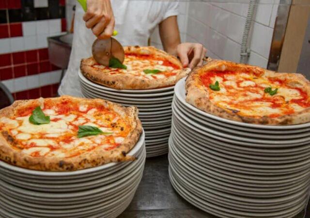Naples Pizza & Drinks Tour: A Slice of Naples, Naples