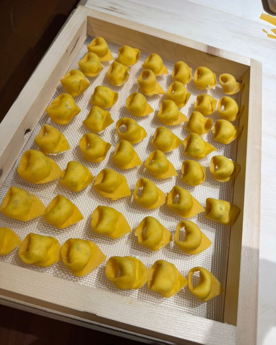 A tray of hand-folded tortelloni at davVero