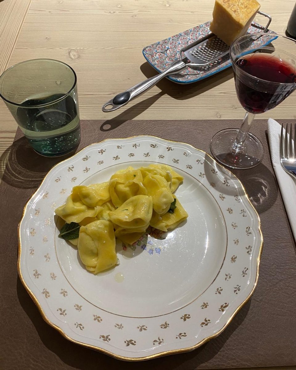 Ricotta tortelloni with butter and sage
