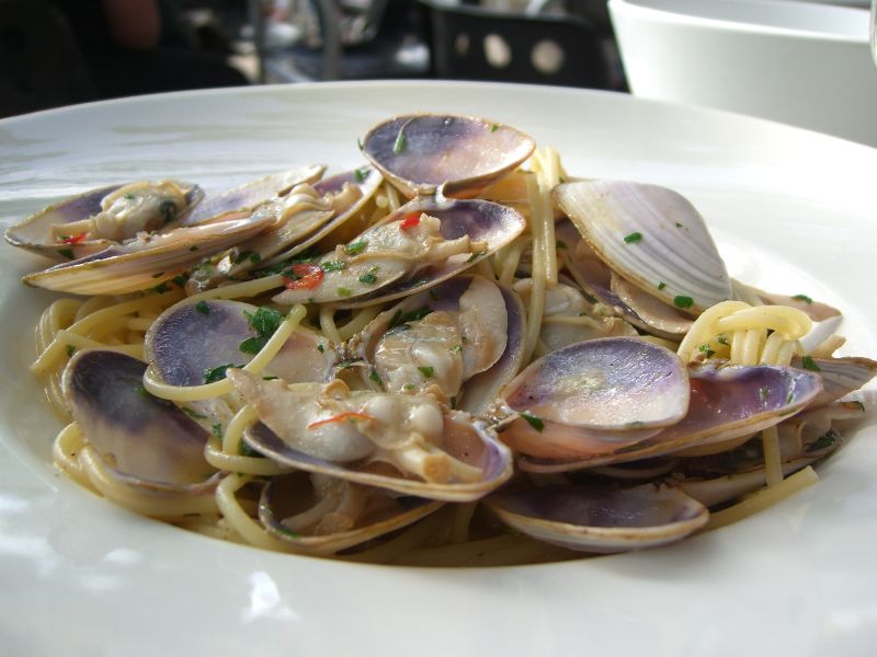 Any month in Naples: Spaghetti alle vongole
