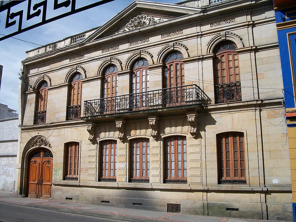 Leo, Bogotá