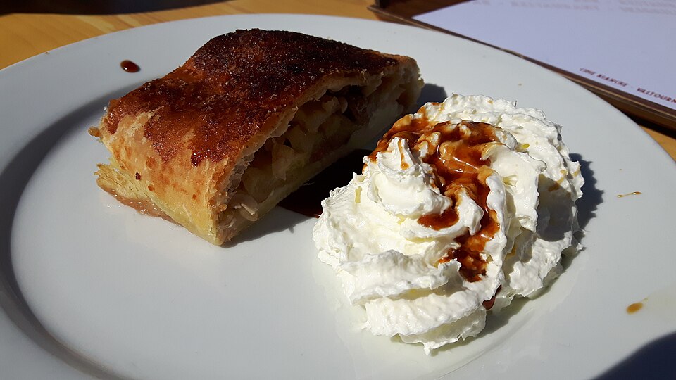 Any month in Vienna: Apfelstrudel